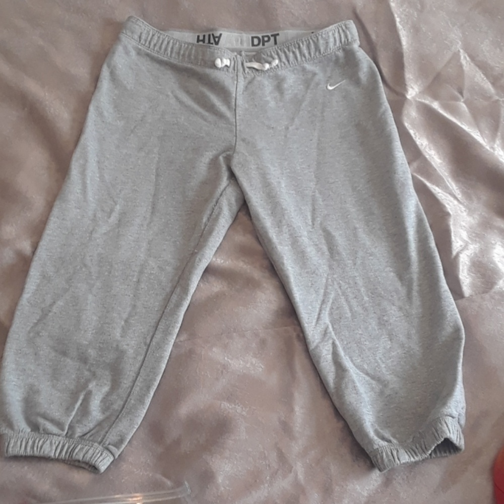 Nike Women's sweatpant capris